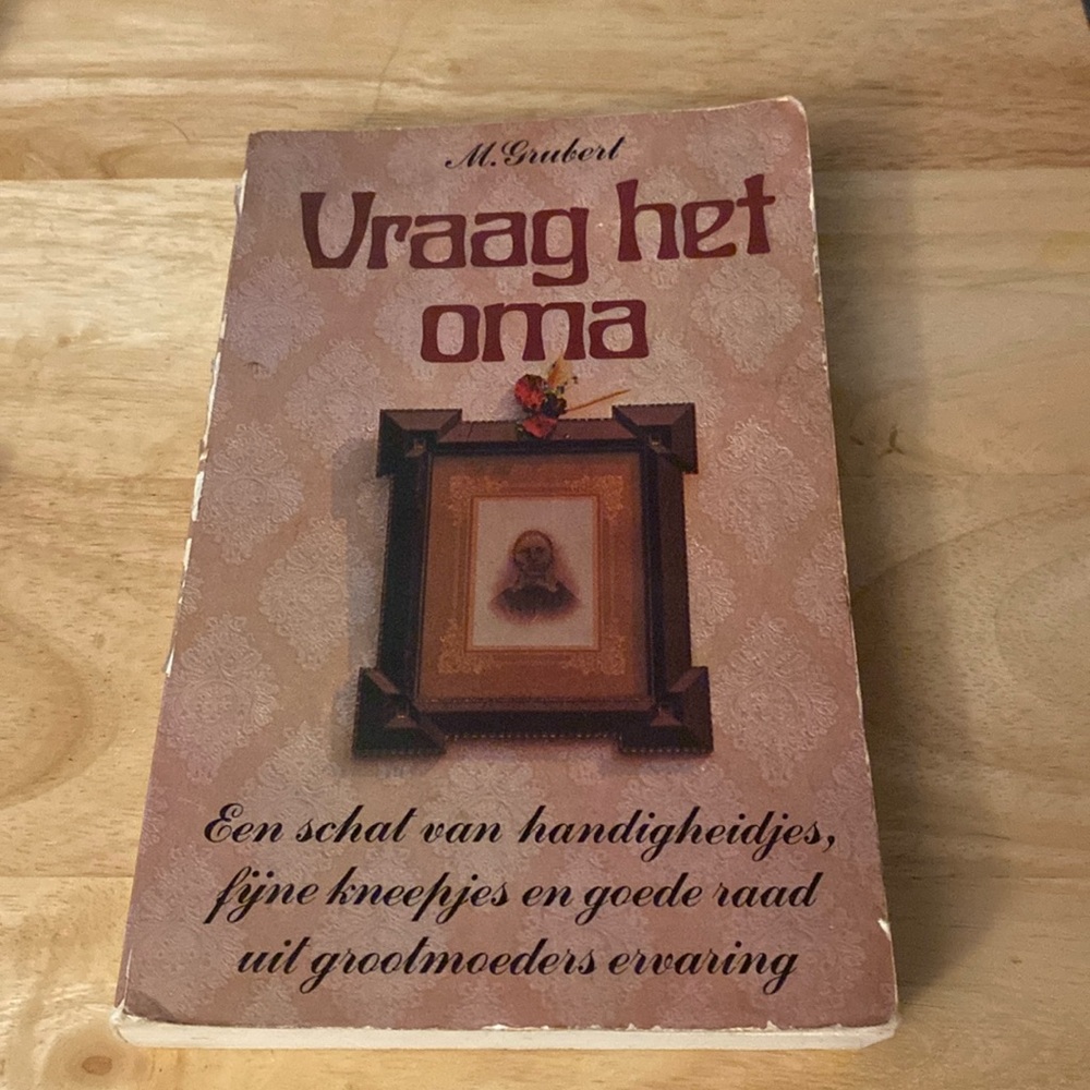 Vraag het oma by M. Grubert Dutch Language Book